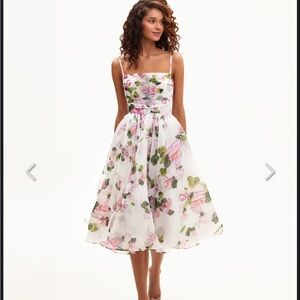 Milla sz 6 Apple Blossom spaghetti strap midi dress